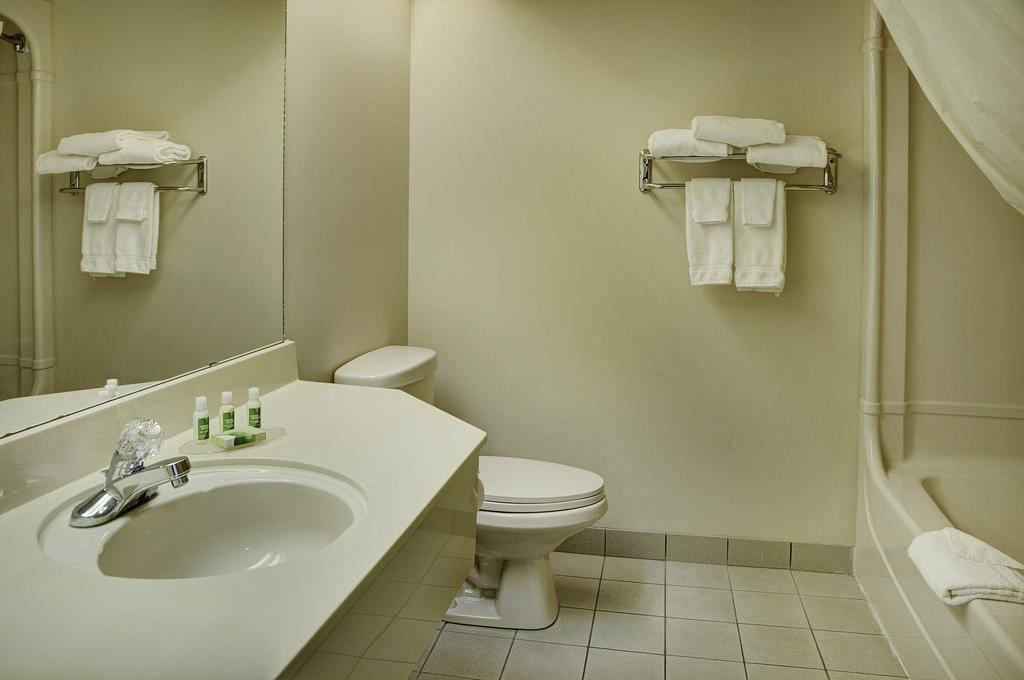 Lakeview Inns & Suites - Brandon Εξωτερικό φωτογραφία